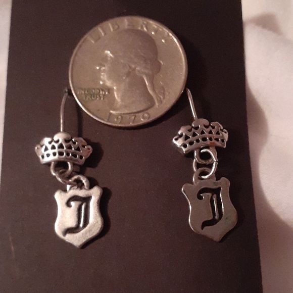 NEW Juicy Couture‎ J Crown Dangle Earrings Silver - Picture 1 of 3